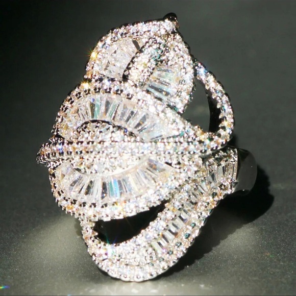 🎁 925 Silver Zircon Statement Ring - Picture 3 of 9